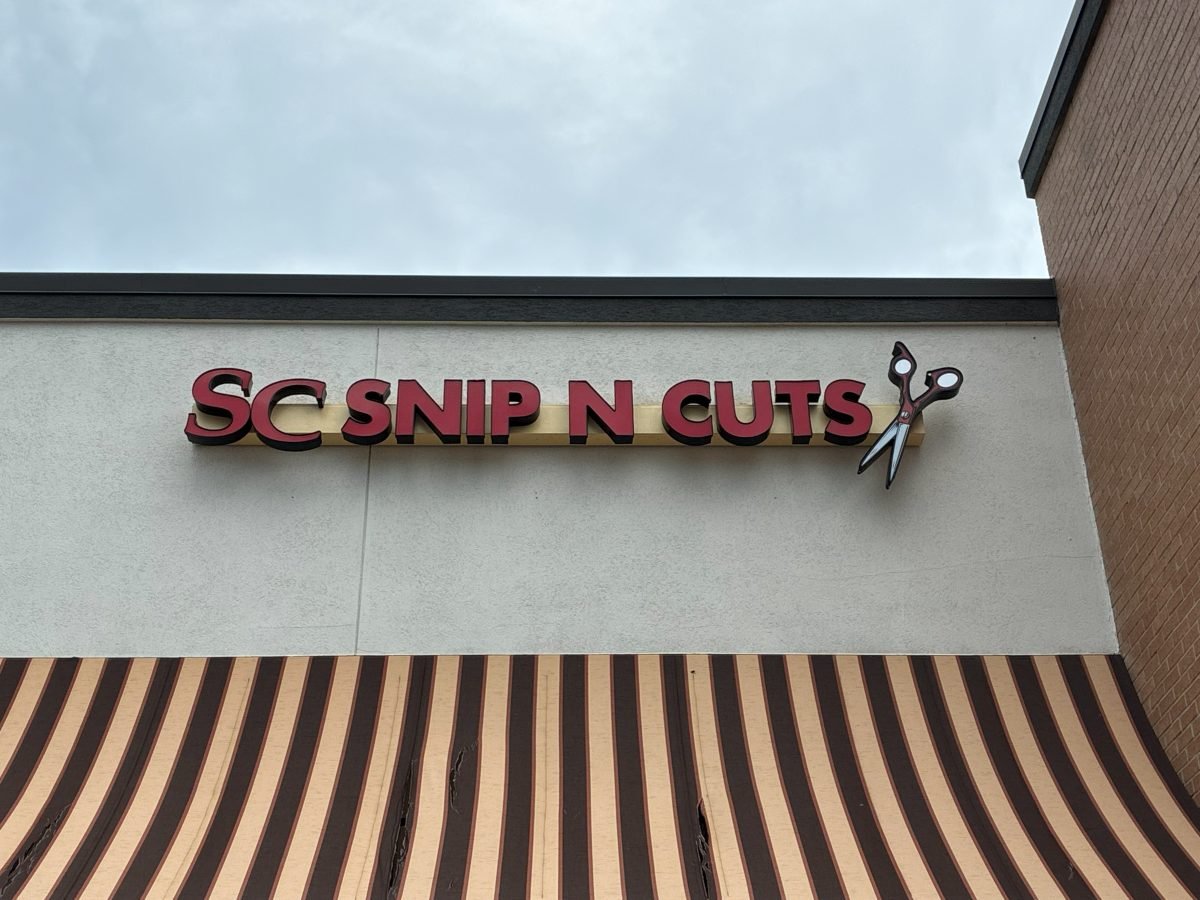 The SC Snip-N-Cuts sign above the shop